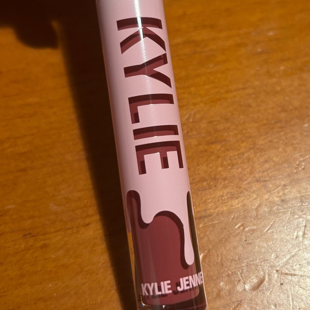 Kylie Lip Shine Lacquer A Whole Lewk - Picture 6 of 16